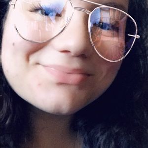 Meet your Posher, Cynthia